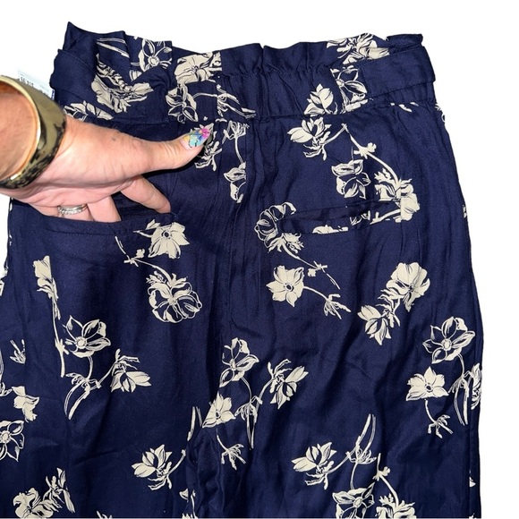 Urban Outfitters Breezy Floral Navy Relaxed Fit Diane Paperbag Wide Leg Pant - Picture 4 of 15